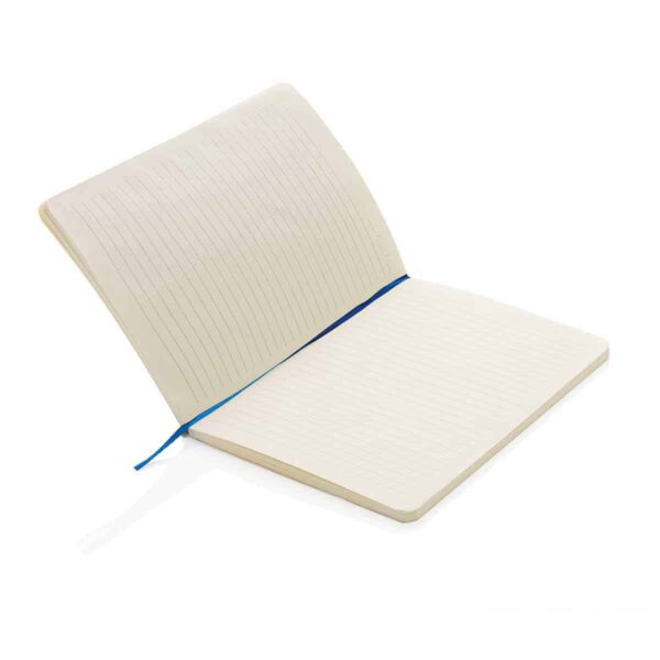 Block notes aperto con segnapagina blu