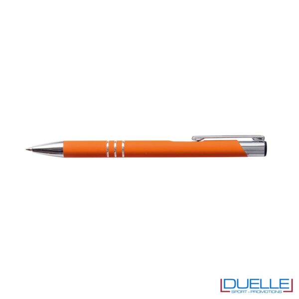 penna personalizzabile in metallo con finitura soft touch arancione, penne personalizzate promozionali soft touch arancioni