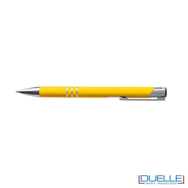 penna personalizzabile in metallo con finitura soft touch gialla, penne personalizzate promozionali soft touch gialle