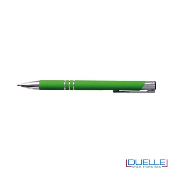 penna personalizzabile in metallo con finitura soft touch verde chiaro, penne personalizzate promozionali soft touch verde chiaro