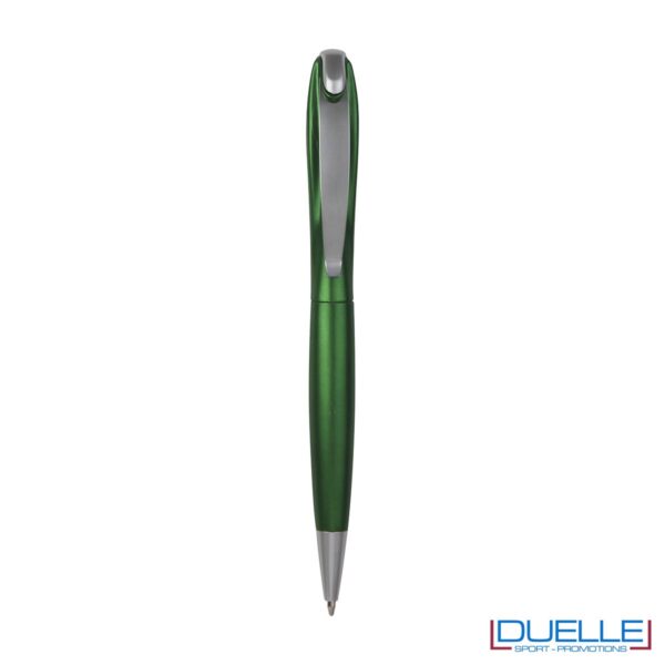 Penna a sfera in plastica colorata con effetto metalizzato e sistema di chiusura a rotazione.