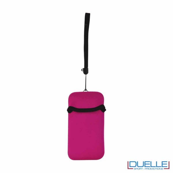 Portacellulare personalizzato in neoprene colore FUXIA da appendere al collo. gadget estivi personalizzati, gadget personalizzati
